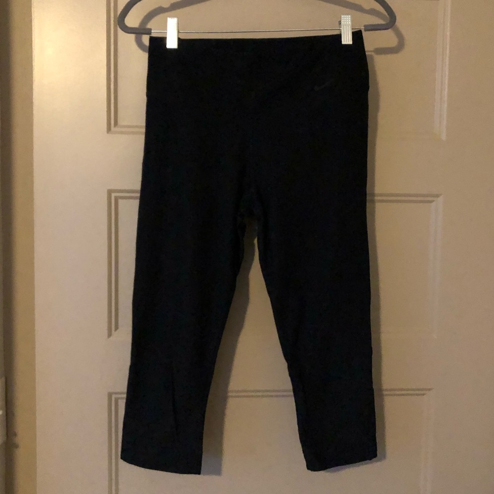 Black cropped Nike legging